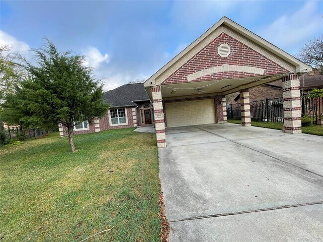 Building Photo - 600 Riverbend St