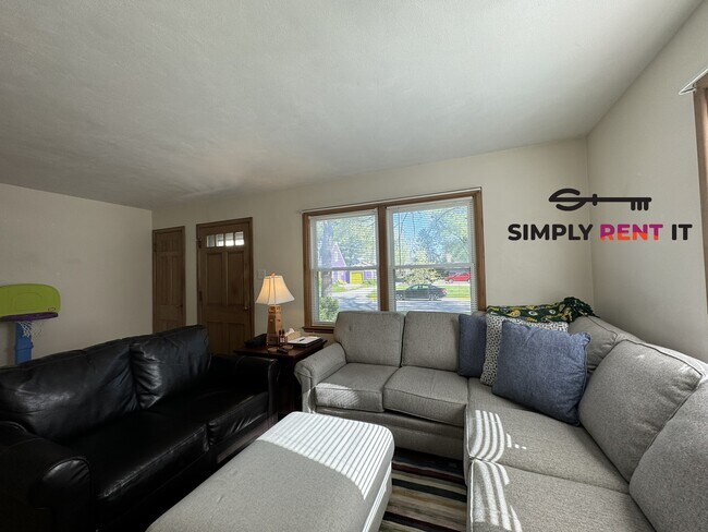 Foto del edificio - 3 Bedroom Downtown, Ames with Hardwood Floors