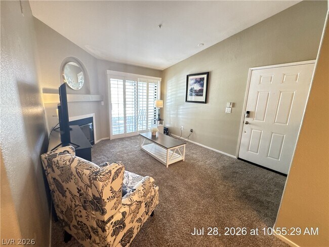 Building Photo - 950 Seven Hills Dr