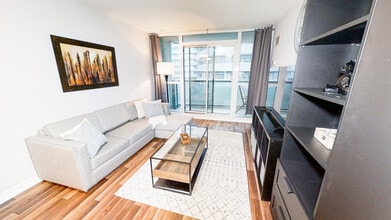 Building Photo - 30 Grand Trunk Crescent