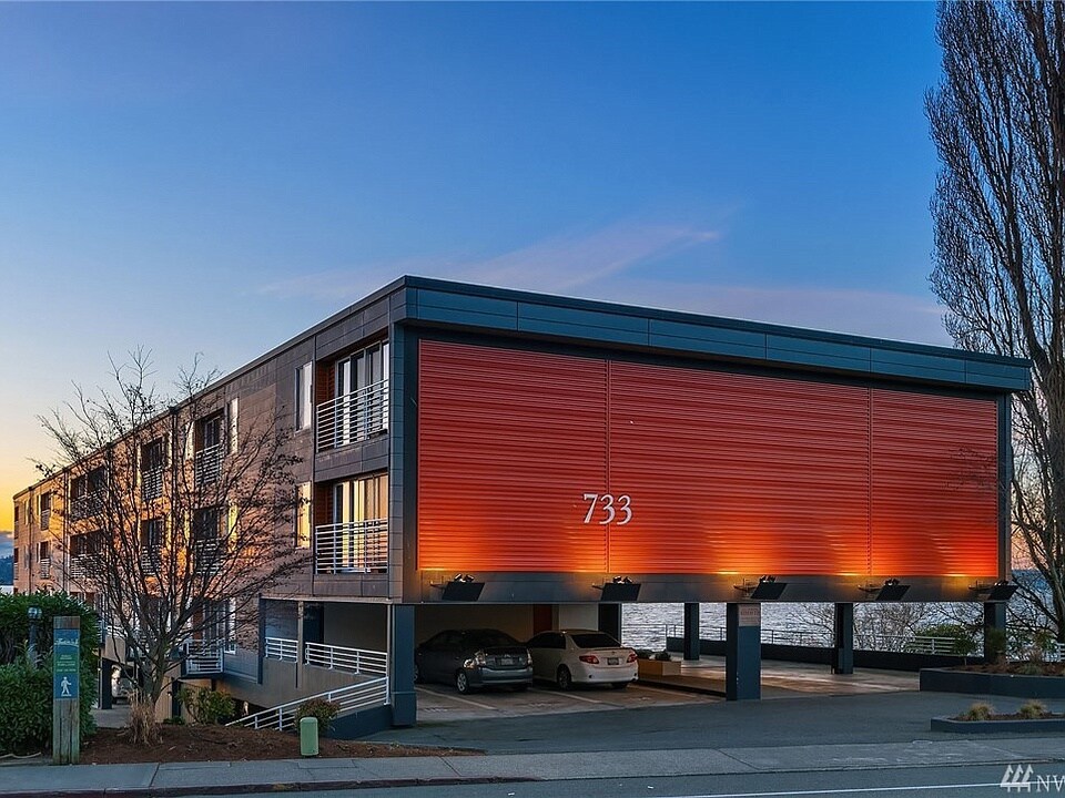 Foto principal - 733 Lake St S