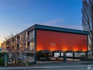 Building Photo - 733 Lake St S