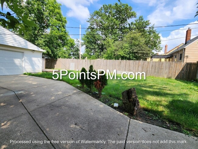 Building Photo - 21411 Raymond St