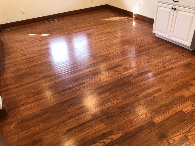 Foto del edificio - ALL PROSPECTIVE TENANTS MUST SUBMIT A $58 NON-REFUNDABLE APPLICATION FEE PER APPLICANT ONLINE AND...