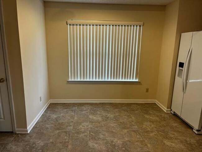 Building Photo - 3 Bedroom 2 Bath Home in Ray City, GA