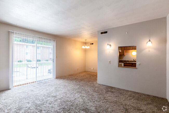 1HAB, 1BA - Sala de estar/comedor - Crescent Creek Apartments