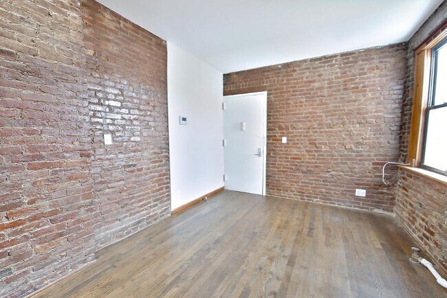 Foto del edificio - 410 E 13th St
