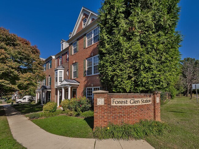 Building Photo - Beautiful Bright End Unit Town Home Steps ...