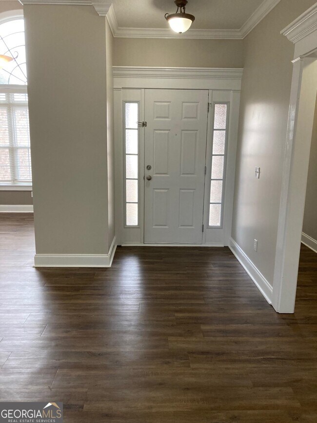 Foto del edificio - 1615 Hucknall Pl