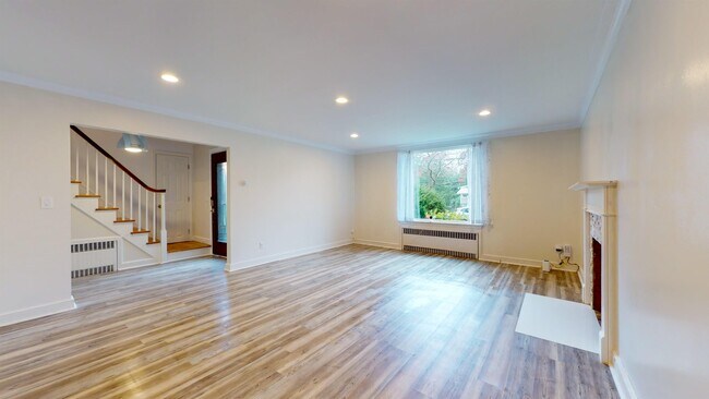 Building Photo - 62 Lewis Dr