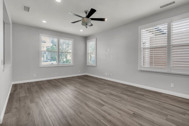 Foto del edificio - 76 Evening Sun