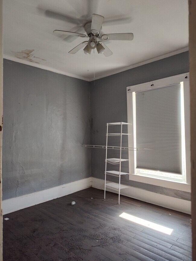 Foto del edificio - 323 S West St