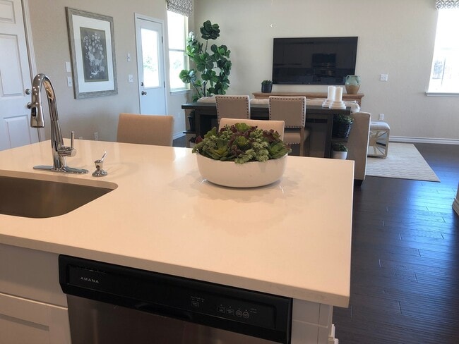 Foto del edificio - Recent Construction: Mueller Area - 4 BR /...