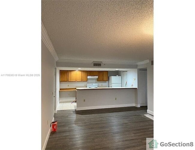 Building Photo - 9905 Westwood Dr