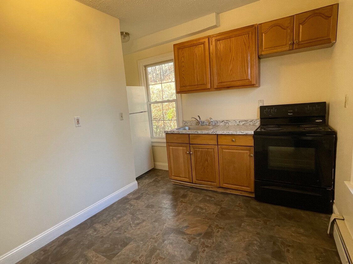 Kitchen - 73 W Thames St