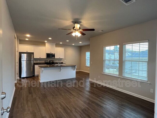 Building Photo - 730 Tarvin Cir