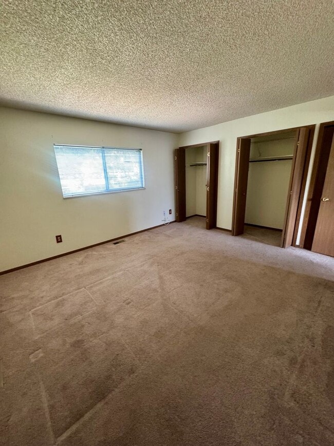 Building Photo - Lovely 3 bedroom 2 bath in North Colorado ...