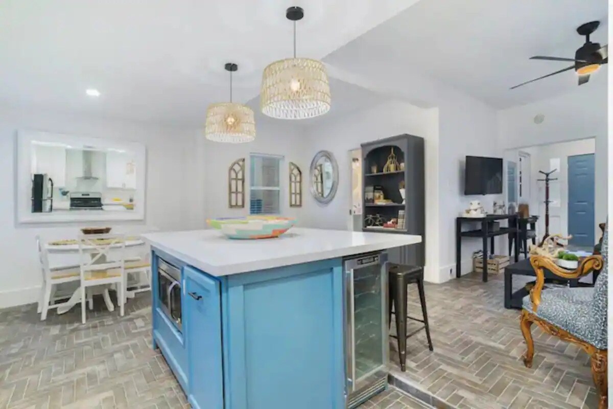 Foto principal - 3215 Avenue R