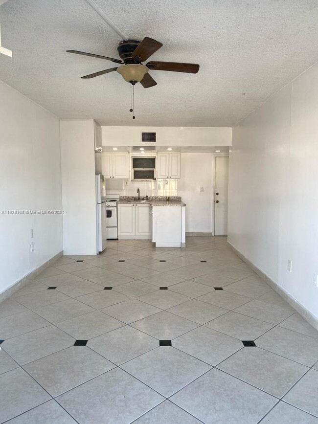 Building Photo - 6580 W Flagler St