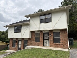 Building Photo - 2318 Green Forest Dr