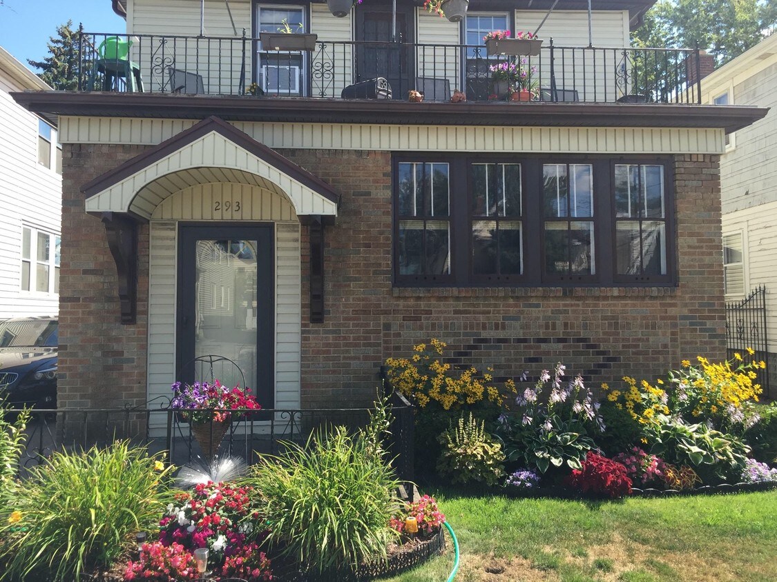 Foto principal - 293 Hastings Ave