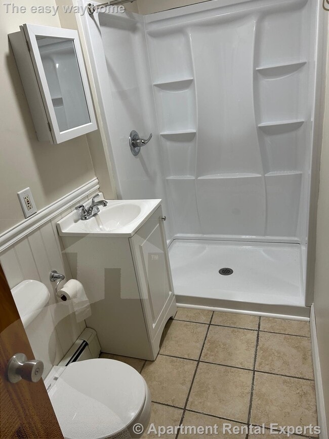 Building Photo - 578 Main St