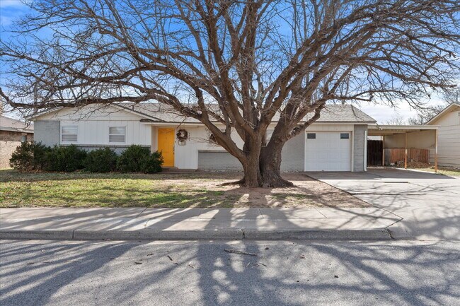 Building Photo - Fully Furnished Long-Term Rental!!