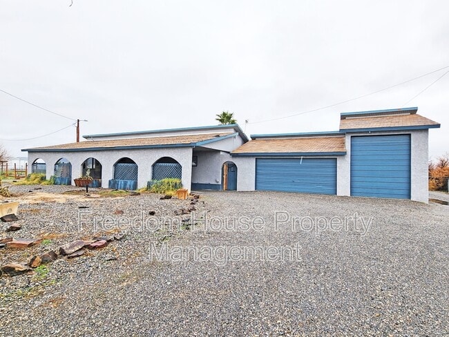 Building Photo - 2220 W Bell Vista Ave