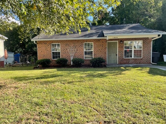 Building Photo - 3 Bed/ 1 Bath Charming House!