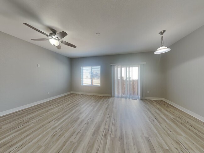 Building Photo - 583 Solano Dr