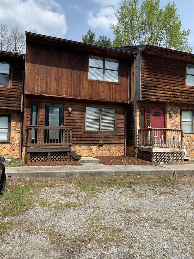 Building Photo - 2582 Townhouse St