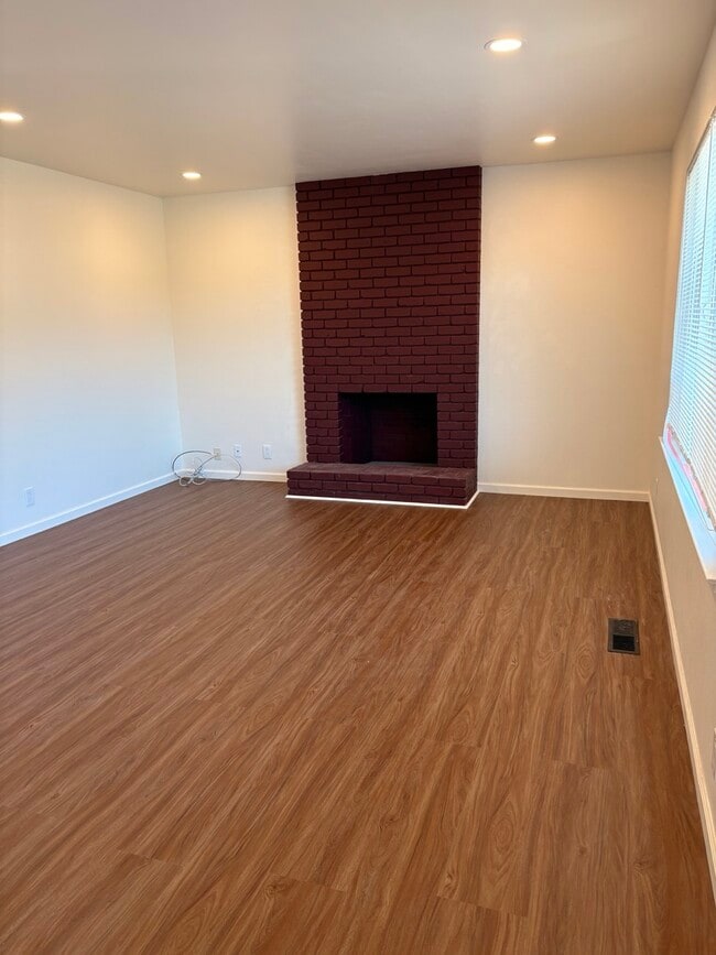 Foto del edificio - 844 Doyle Rd