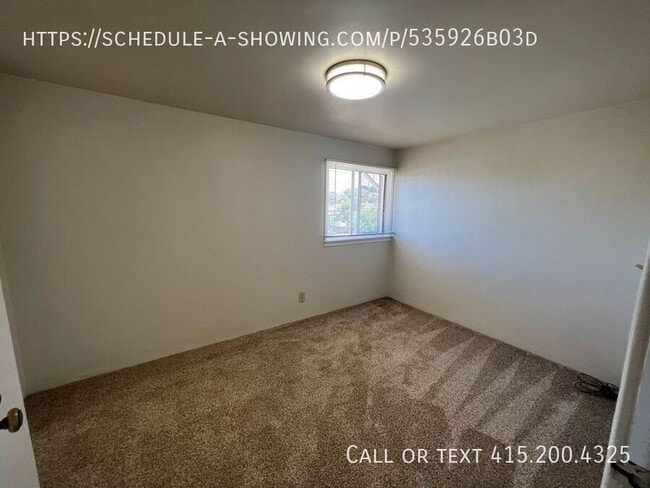 Building Photo - 825 Portola Dr