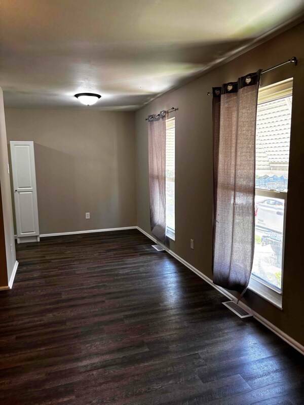 Building Photo - 3738 Dixie Dr