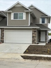 Building Photo - 8775 Ridge Hollow Dr