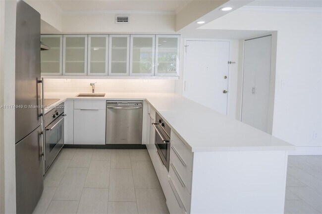 Building Photo - 2715 Tigertail Ave