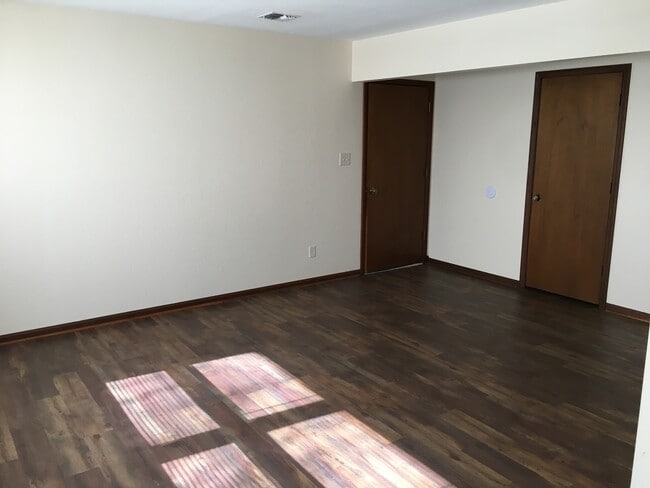 Foto del edificio - 5840 Cherry Pl