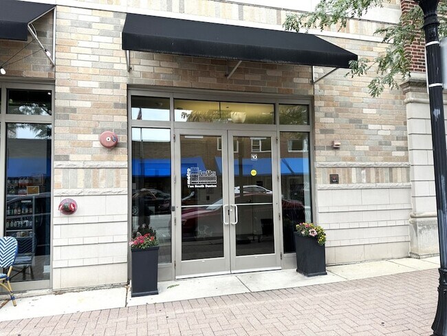 Foto del edificio - 10 S Dunton Ave