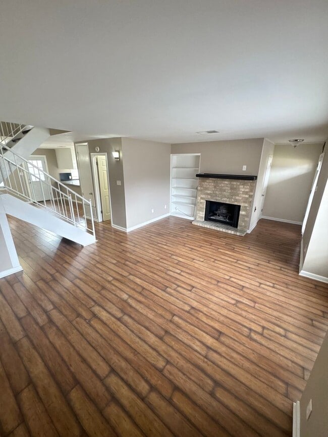 Building Photo - Broadmoor / Anderson Island Area