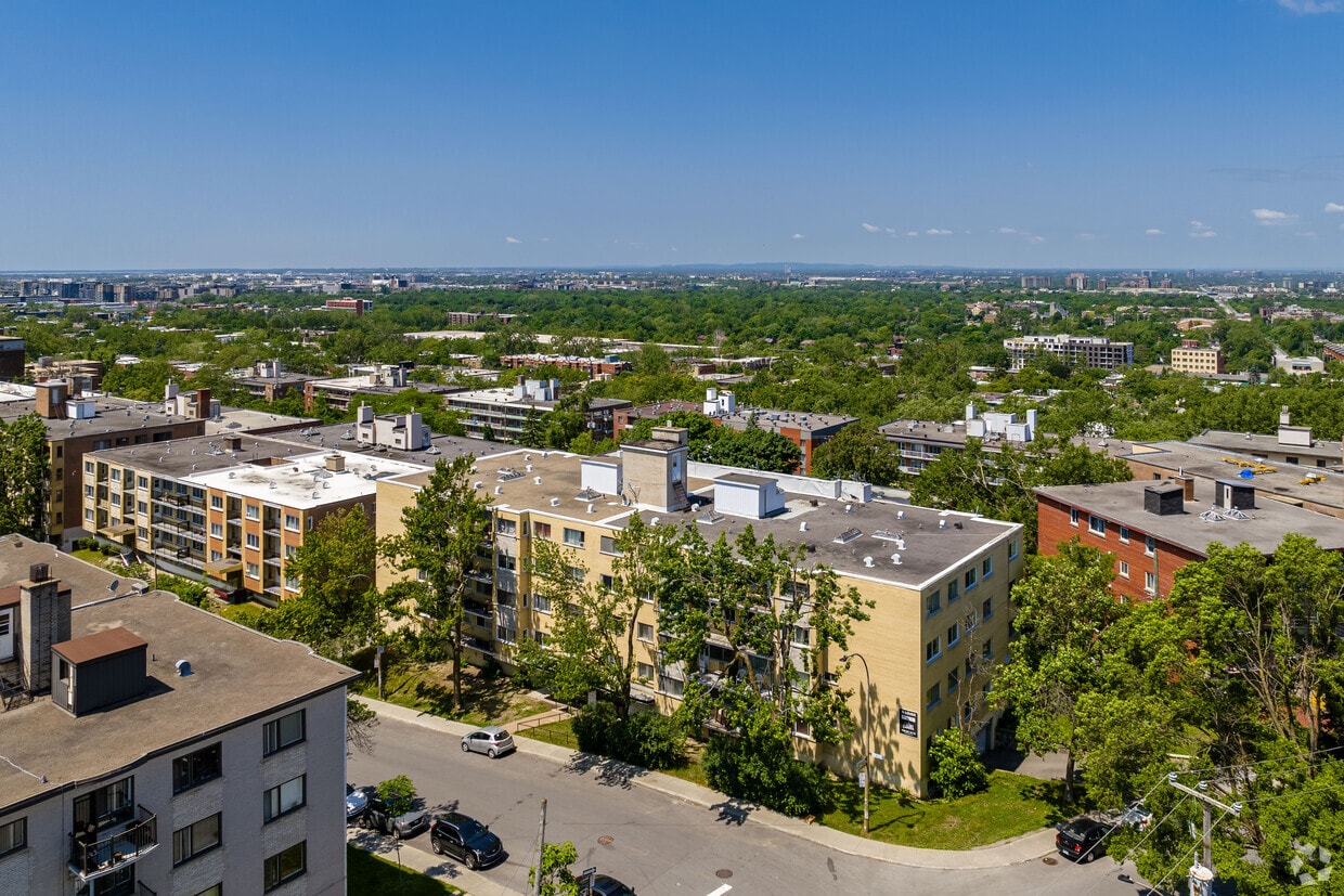 Aerial Photo - 2615-2625 Av De Kent
