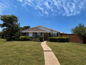 Building Photo - 733 Middle Cove Dr