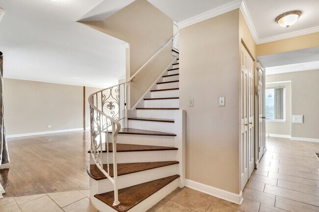 Building Photo - 45 University Dr