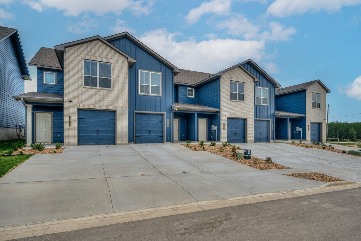 Foto principal - Be the first to live in this stunning bran...