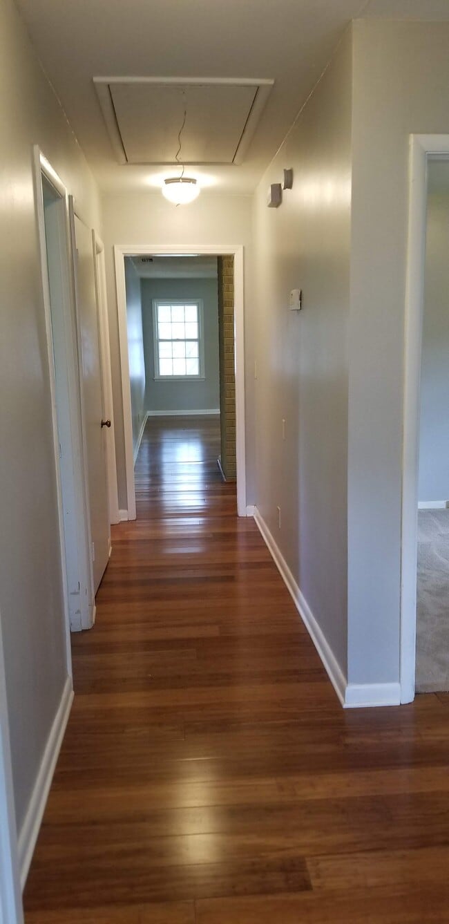 Building Photo - 906 Woodall Ln NW