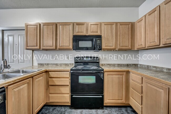 Foto del edificio - 75 E 200 N