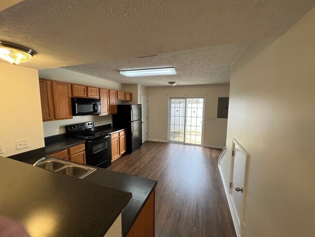Building Photo - COMING SOON in JUNE !  Townhouse in Cottag...