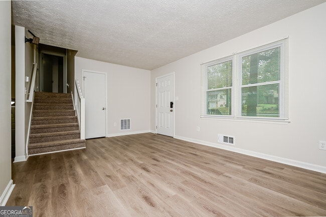 Building Photo - 40 Derby Country Dr