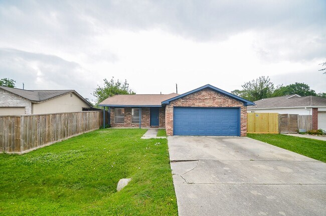 Building Photo - Property available in Old River Manor
