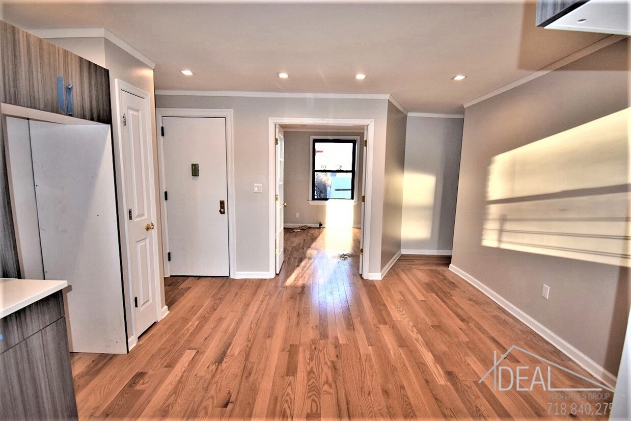 Foto principal - 725 4th Ave