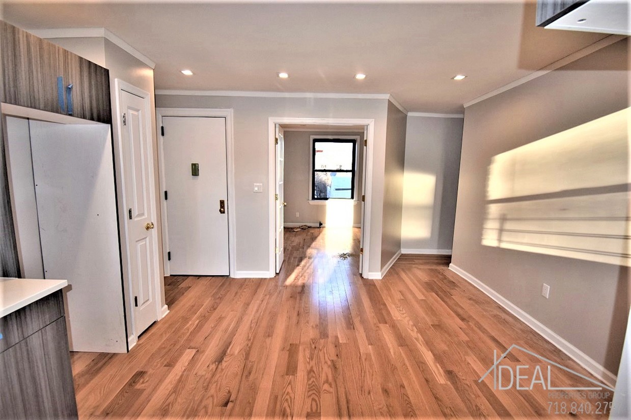 Primary Photo - 725 4th Ave